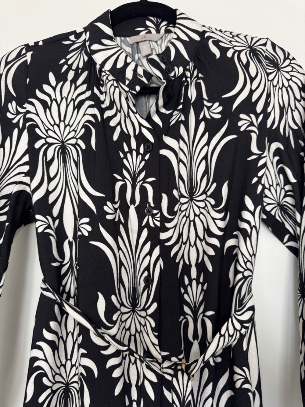 H&M Black and White Long-Sleeve Printed Midi Dress - Picture 6 of 9
